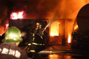 China - Alchohol Plant Fire Injures 7 Pic 2