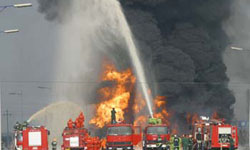 Beijing Truck with 44 Tons of Gasoline on Fire Pic 1
