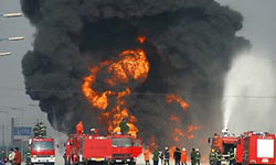 Beijing Truck with 44 Tons of Gasoline on Fire Pic 2