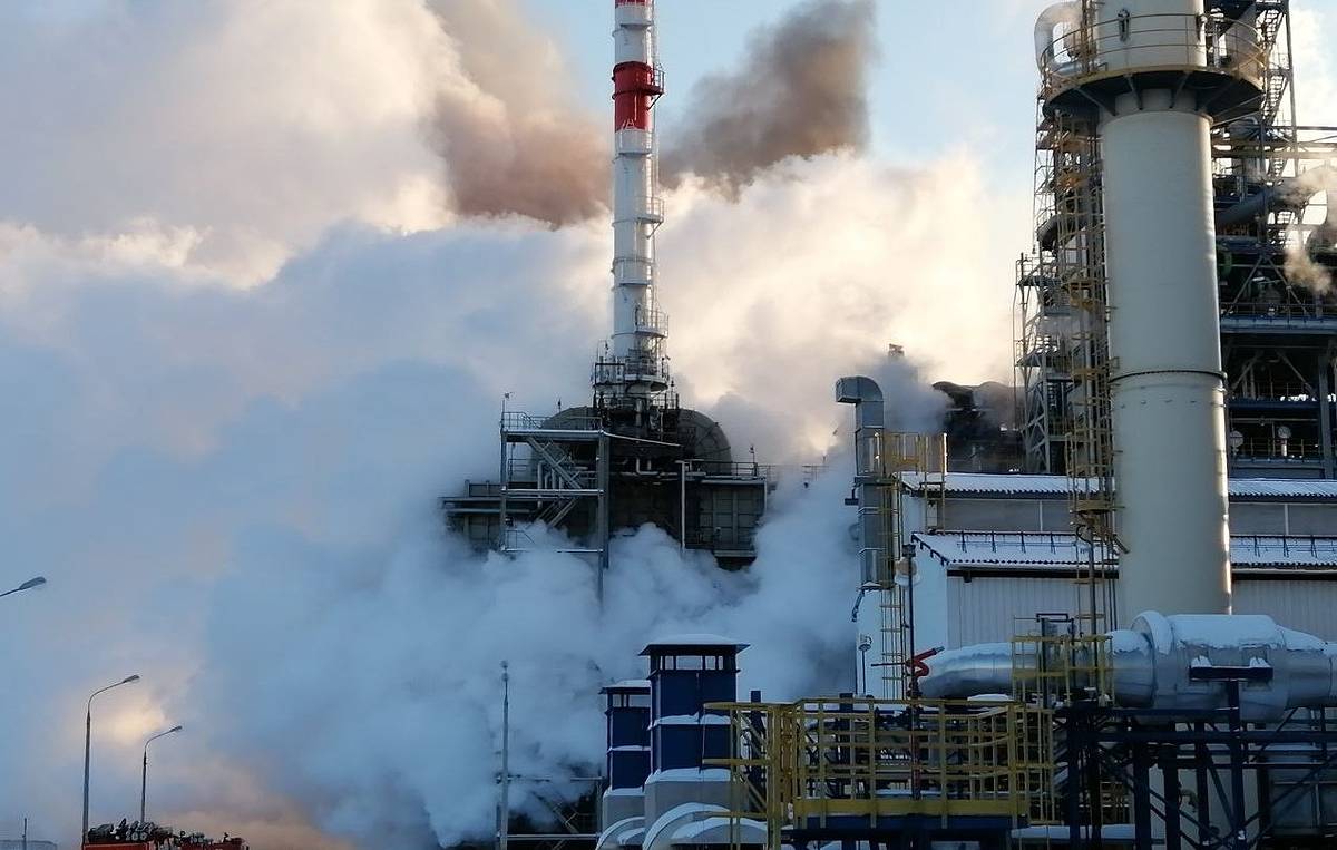 Russia – Fire At The Antipinsky Oil Refinery