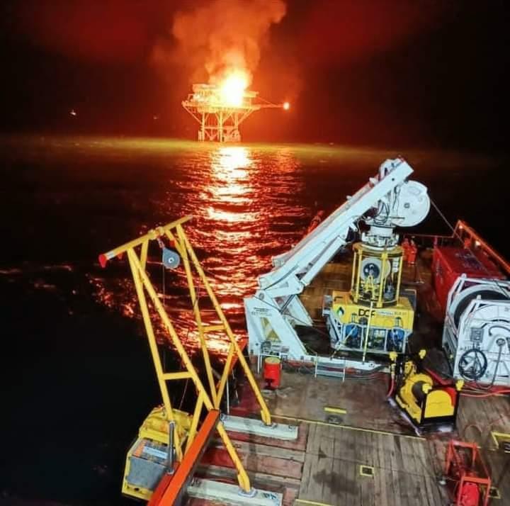 Fire Breaks Out Offshore Mexico, 15 Rescued