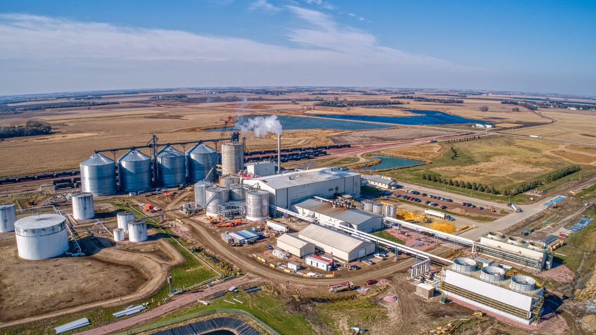 Ethanol plant explosion kills one, injures four